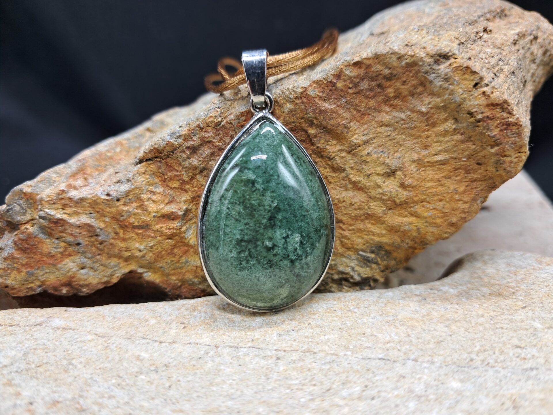 Pendentif goutte cerclée agate mousse (3cm)