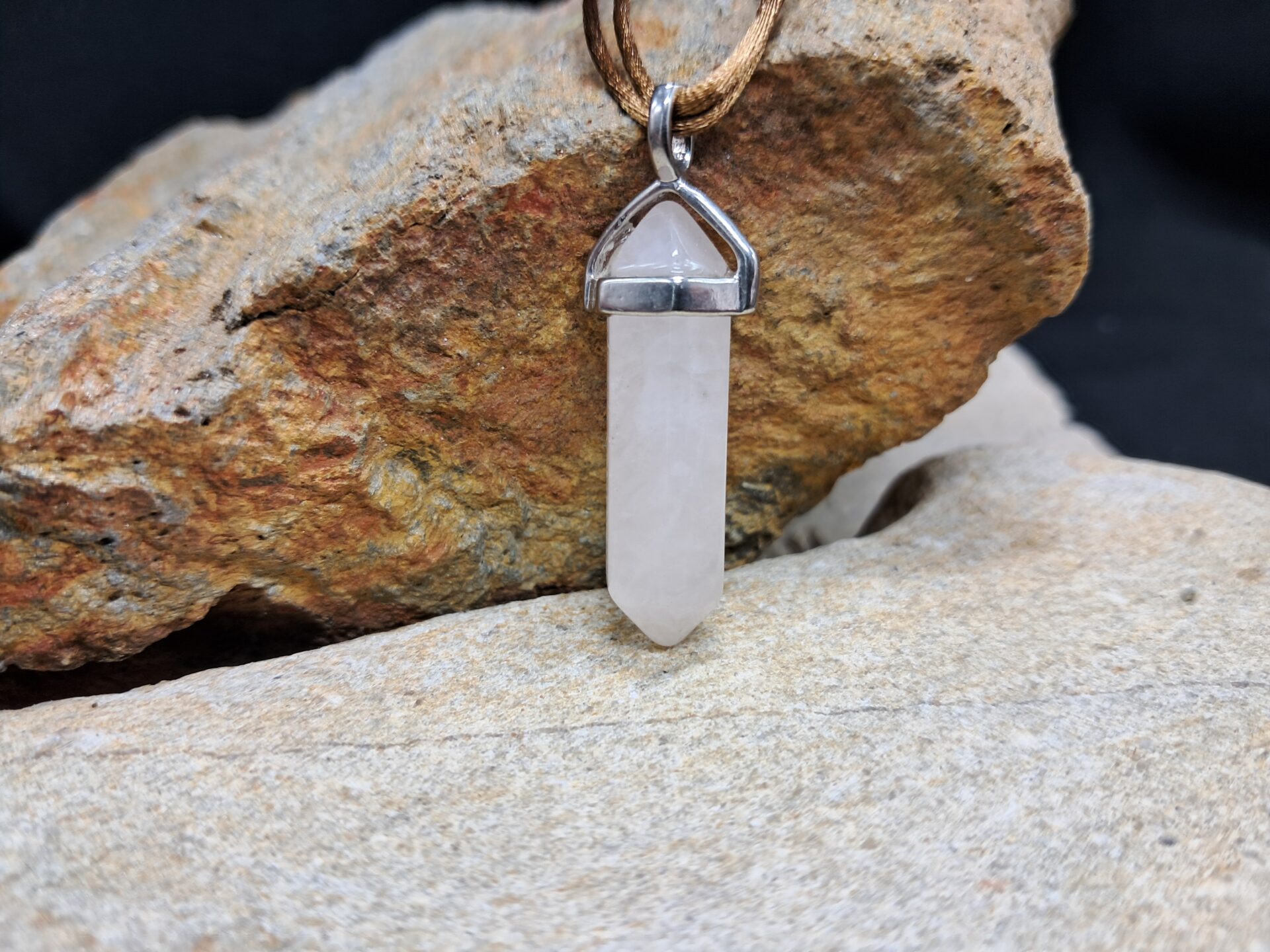 Pendentif pierre pointe quartz rose (3.5cm)