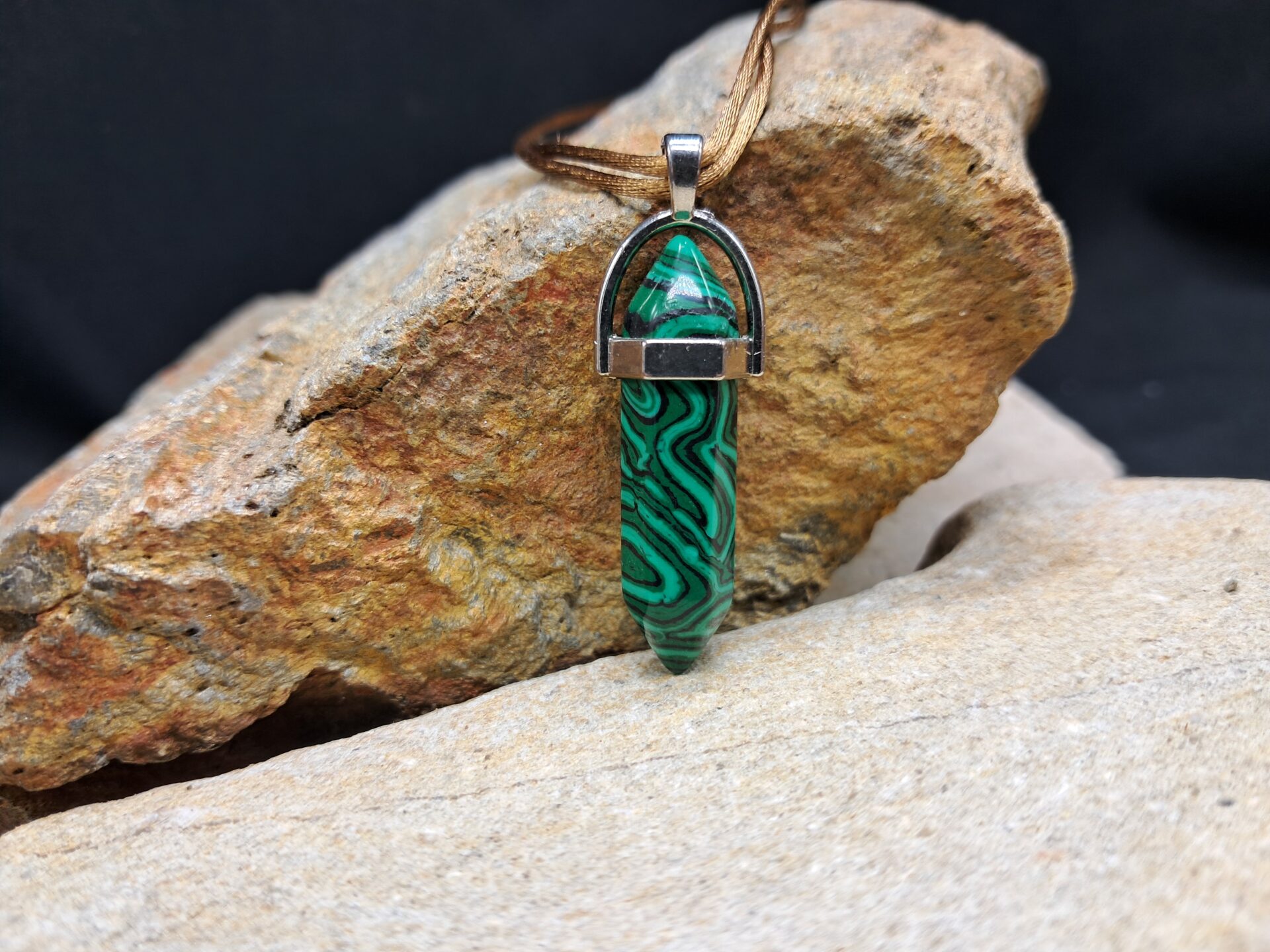 Pendentif pierre pointe malachite (3.5cm)