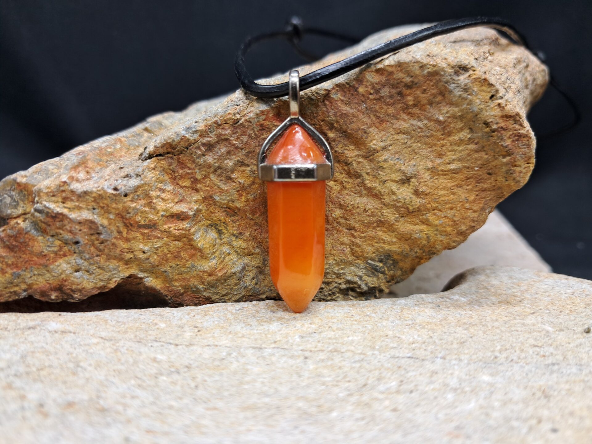 Pendentif pierre pointe cornaline (3.5cm)